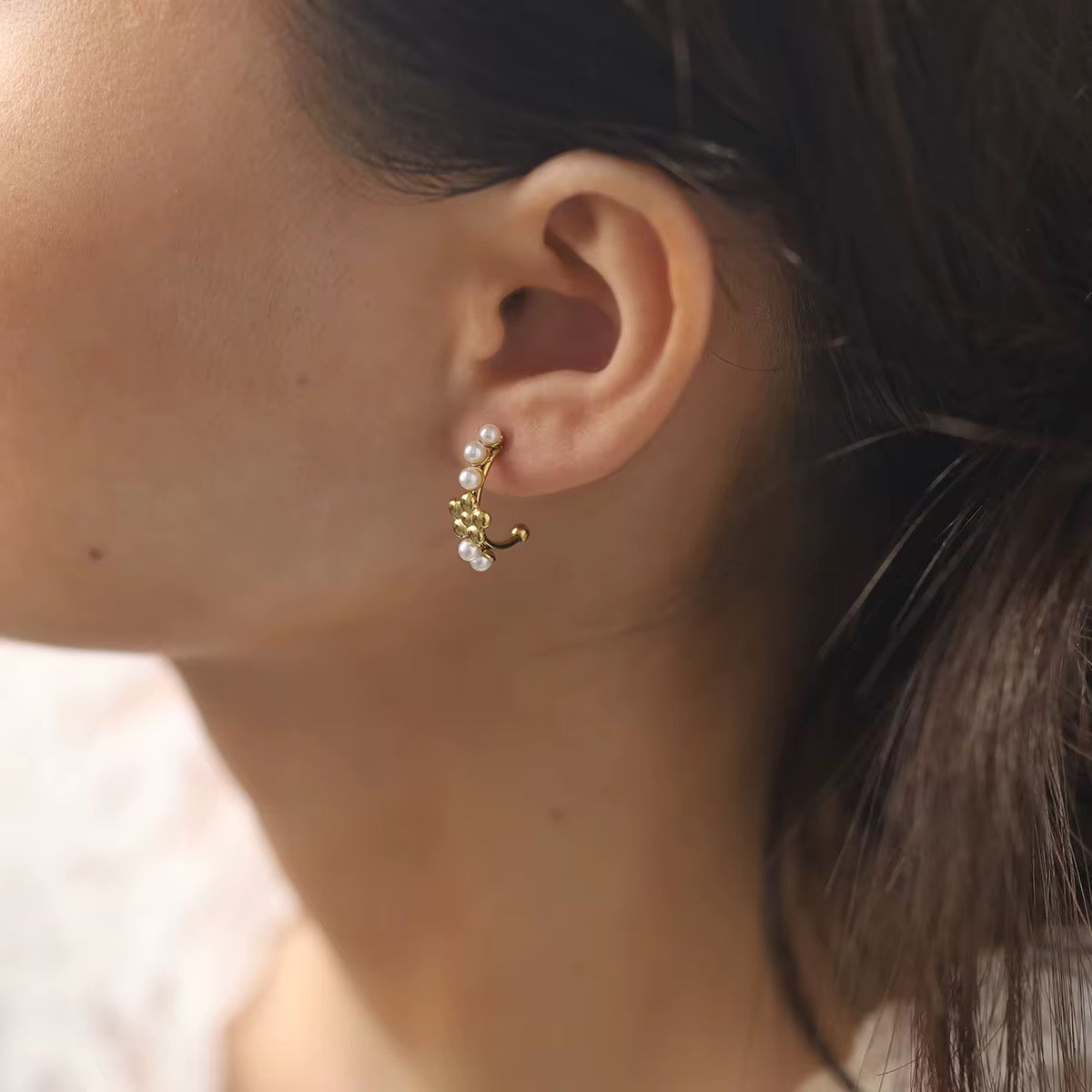 Daisy ~ Dainty flower and pearl earrings image 1