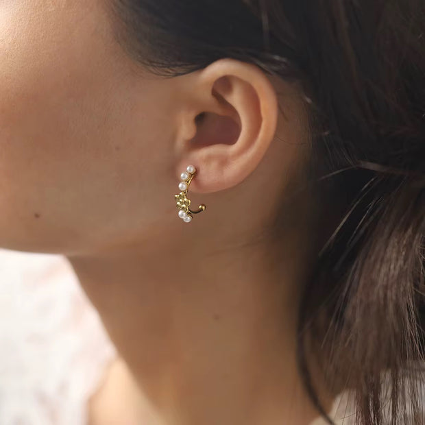 Daisy ~ Dainty flower and pearl earrings image 1