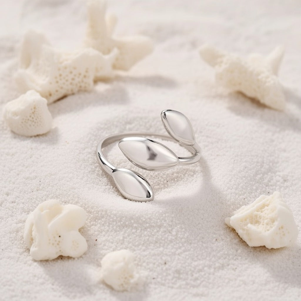 Tiana ~ Silver 3 leaf ring image 1