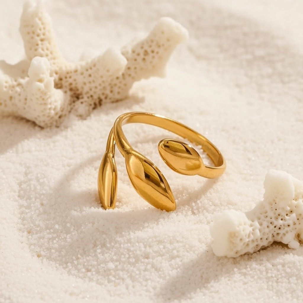Tiana ~ Gold 3 leaf ring image 4