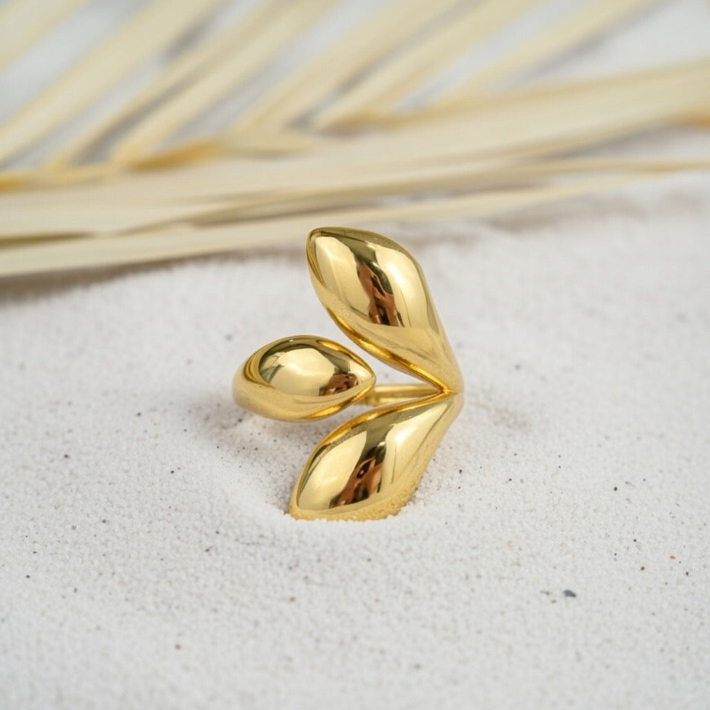 CeCe ~ Gold ring image 3