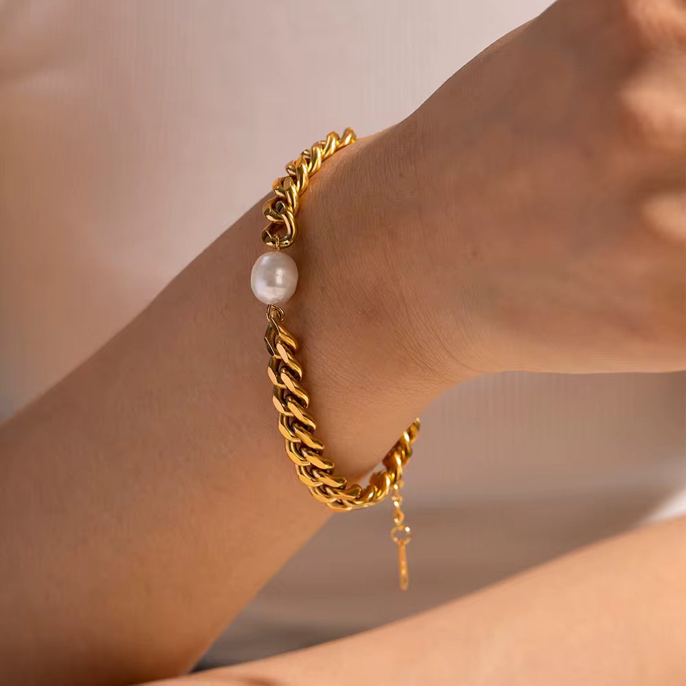 Ava ~ chunky Freshwater Pearl bracelet image 3