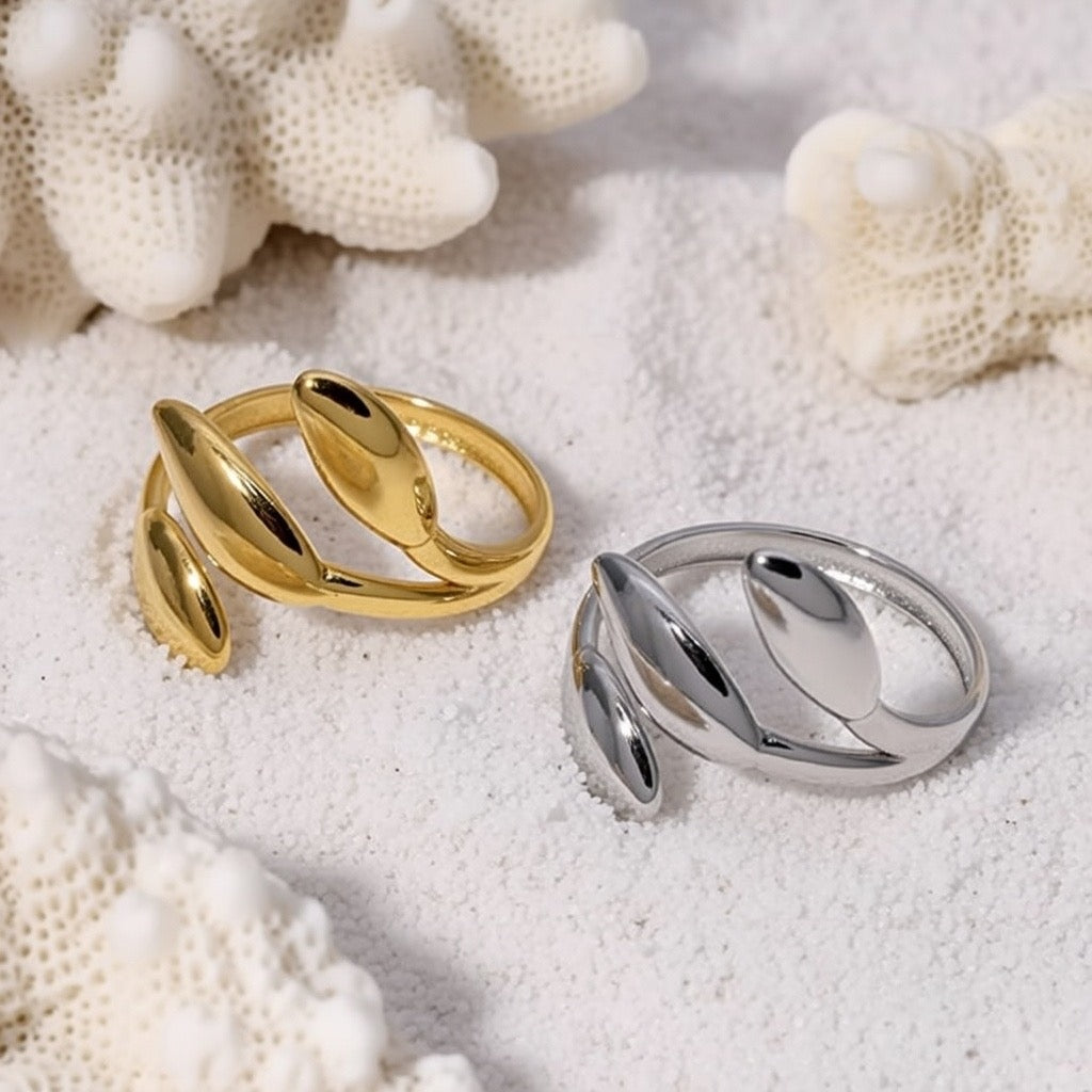 Tiana ~ Silver 3 leaf ring image 4