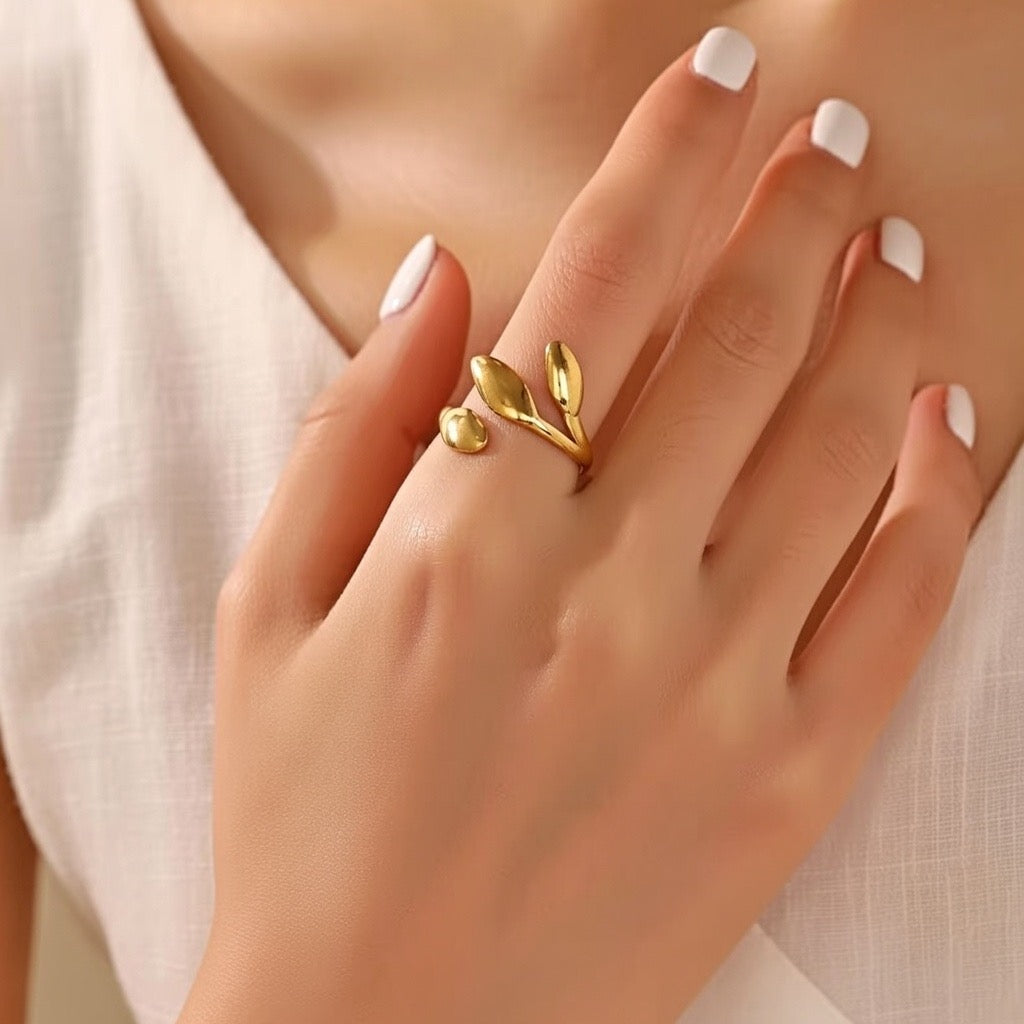 Tiana ~ Gold 3 leaf ring image 1