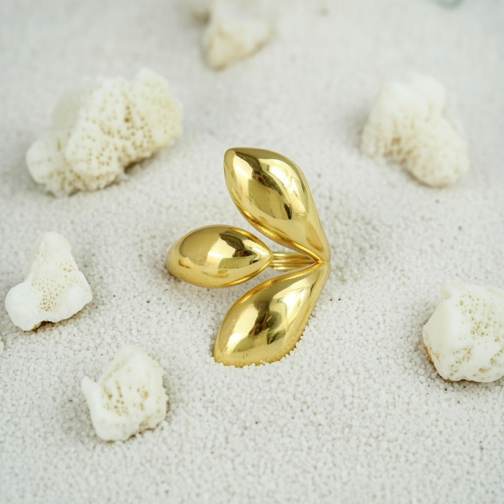 CeCe ~ Gold ring image 4