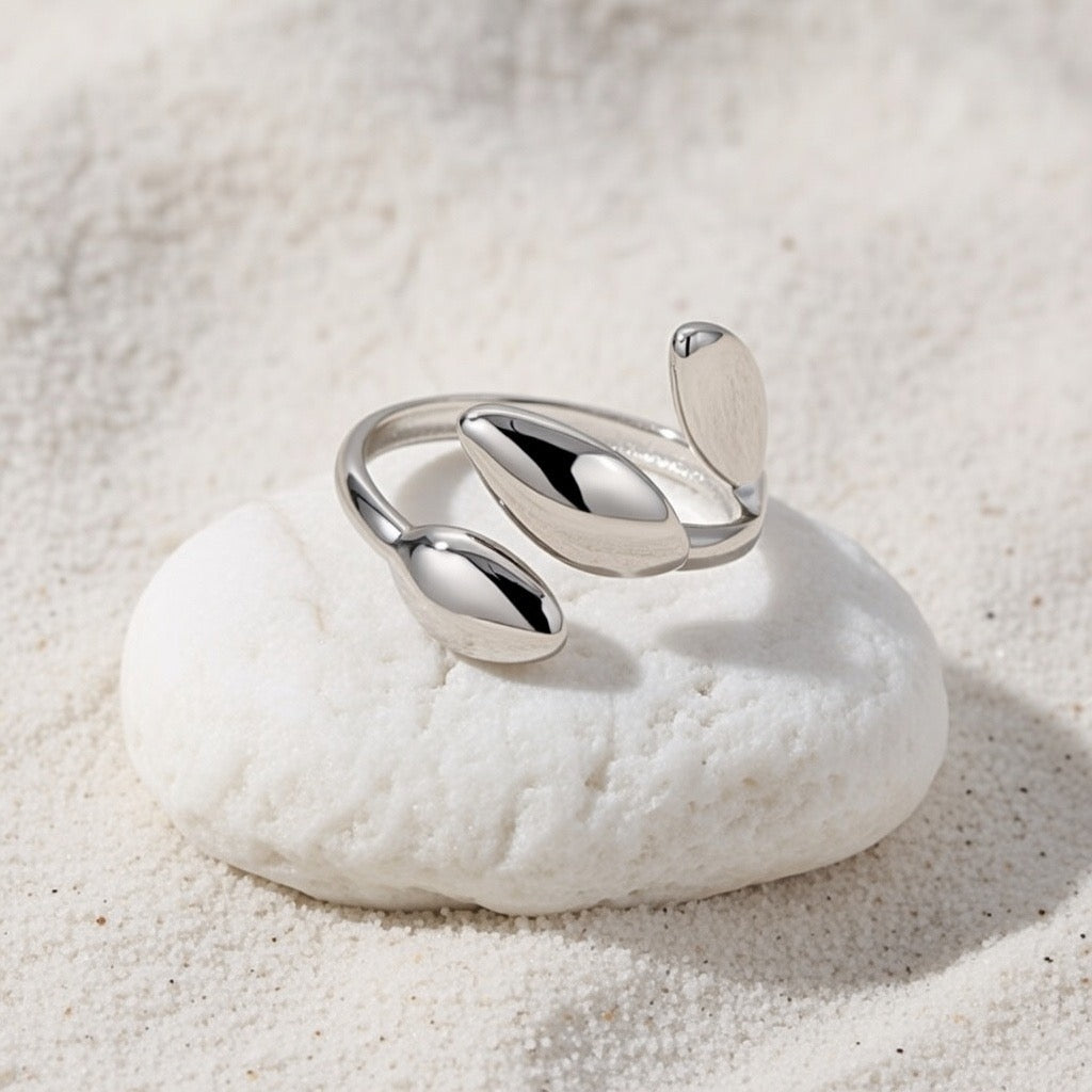 Tiana ~ Silver 3 leaf ring image 3
